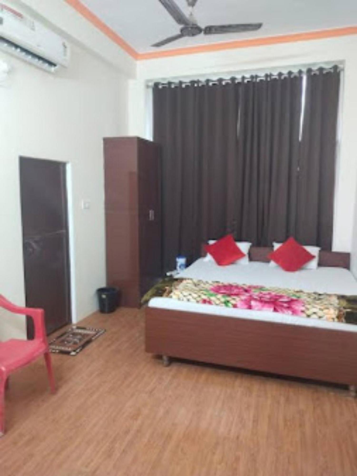 Goroomgo Varanasi Paradise Varanasi - Parking & Restaurant Available - Perfect Location And Comfortable Room 외부 사진