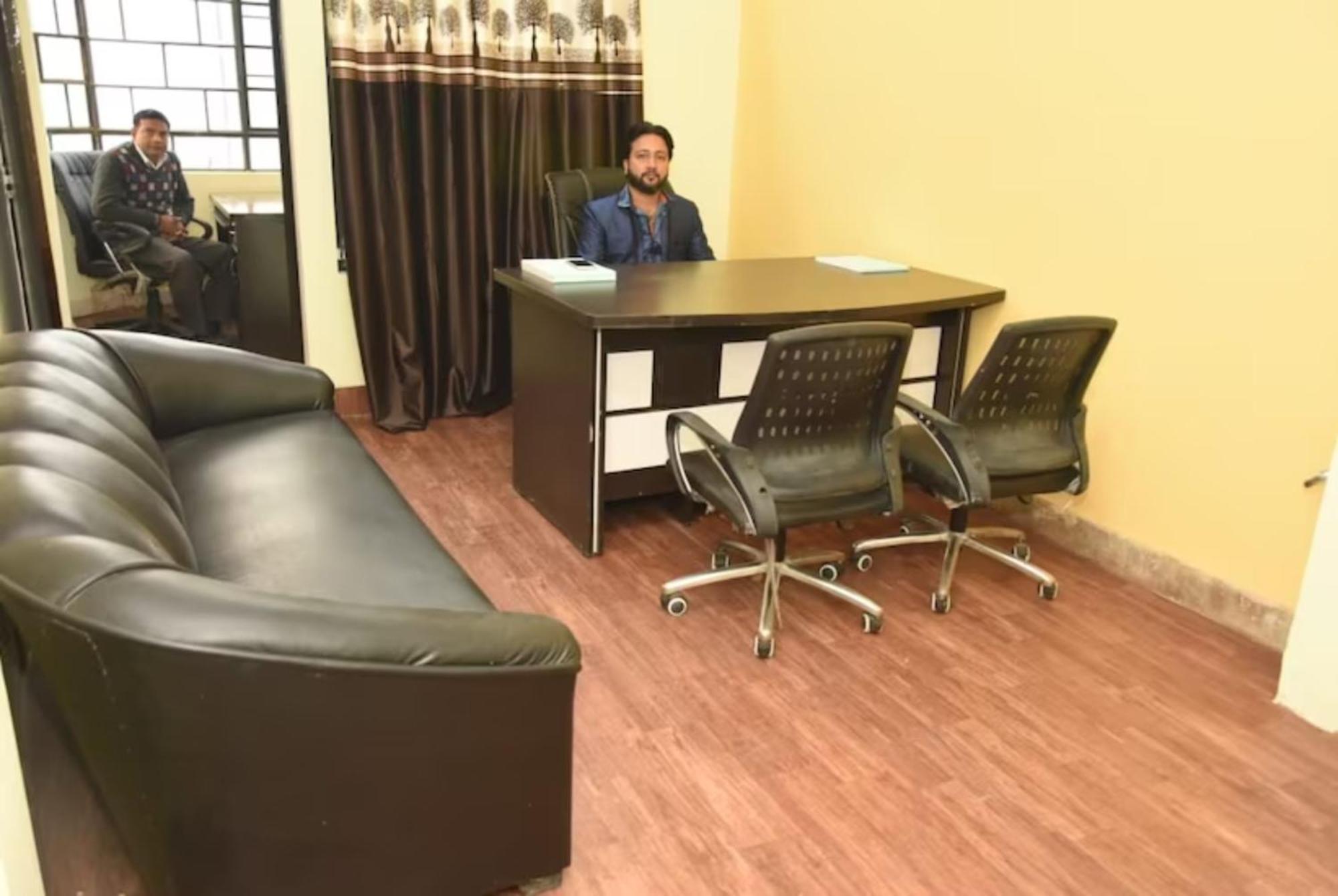 Goroomgo Varanasi Paradise Varanasi - Parking & Restaurant Available - Perfect Location And Comfortable Room 외부 사진