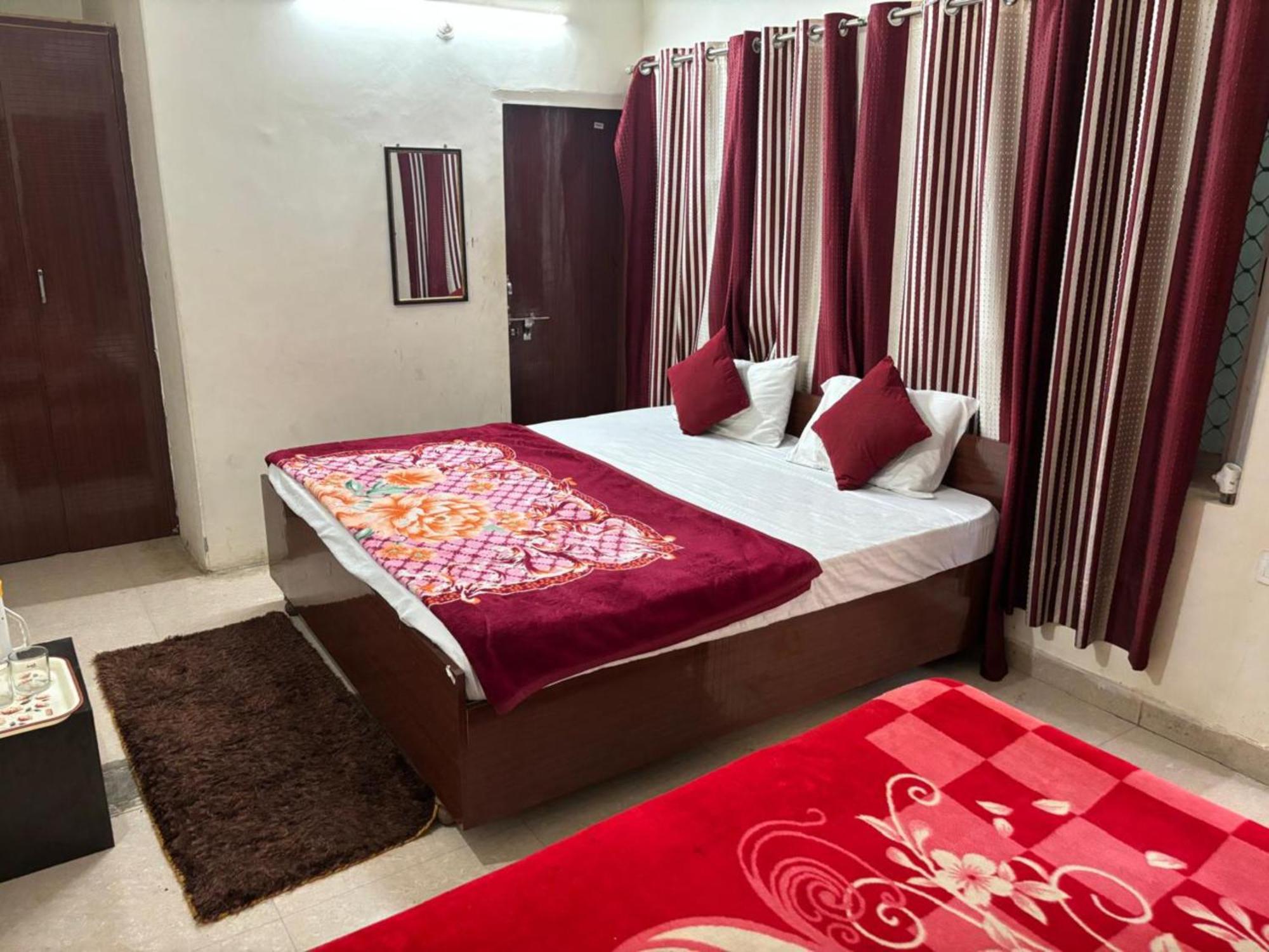 Goroomgo Varanasi Paradise Varanasi - Parking & Restaurant Available - Perfect Location And Comfortable Room 외부 사진