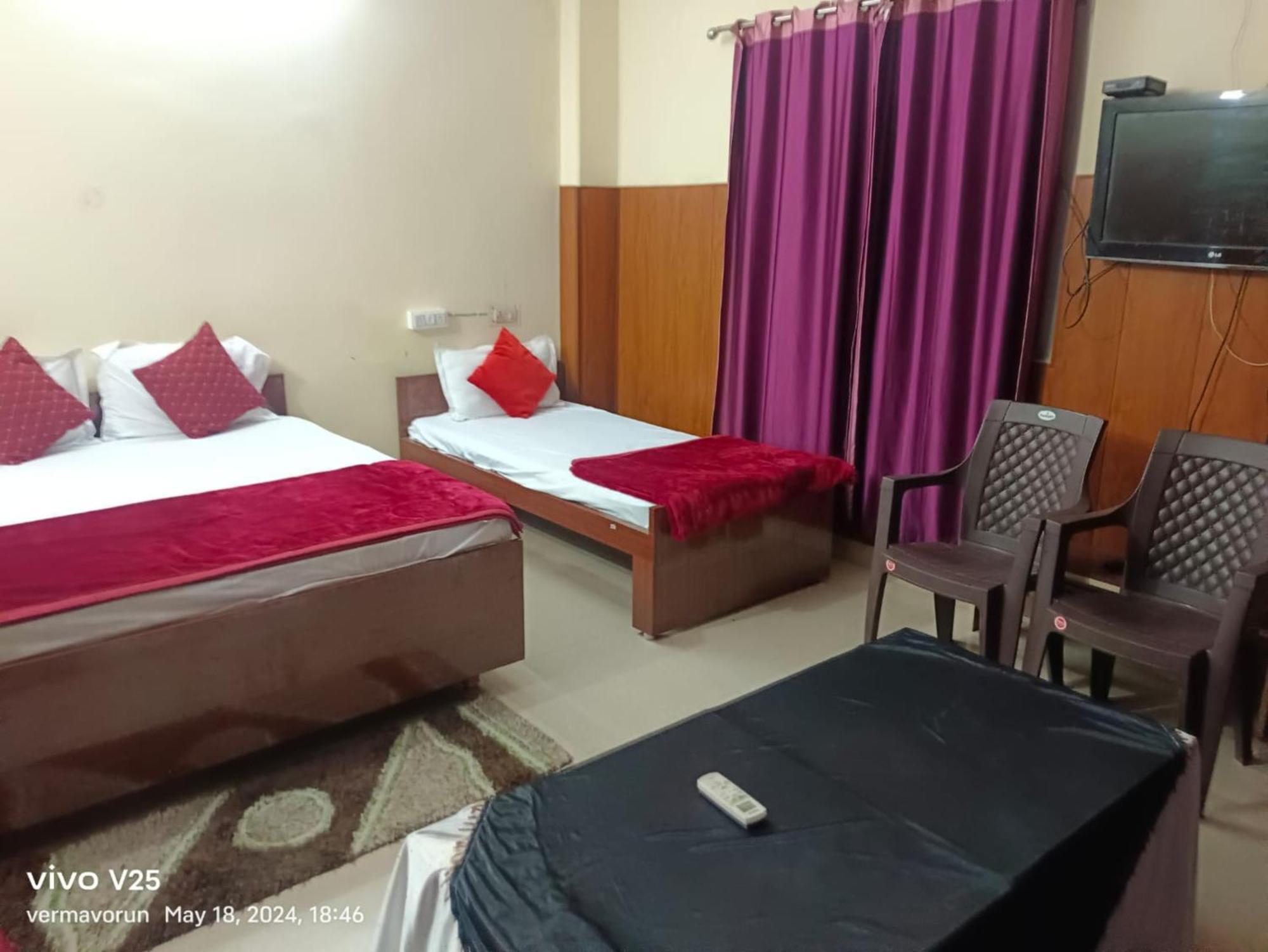 Goroomgo Varanasi Paradise Varanasi - Parking & Restaurant Available - Perfect Location And Comfortable Room 외부 사진