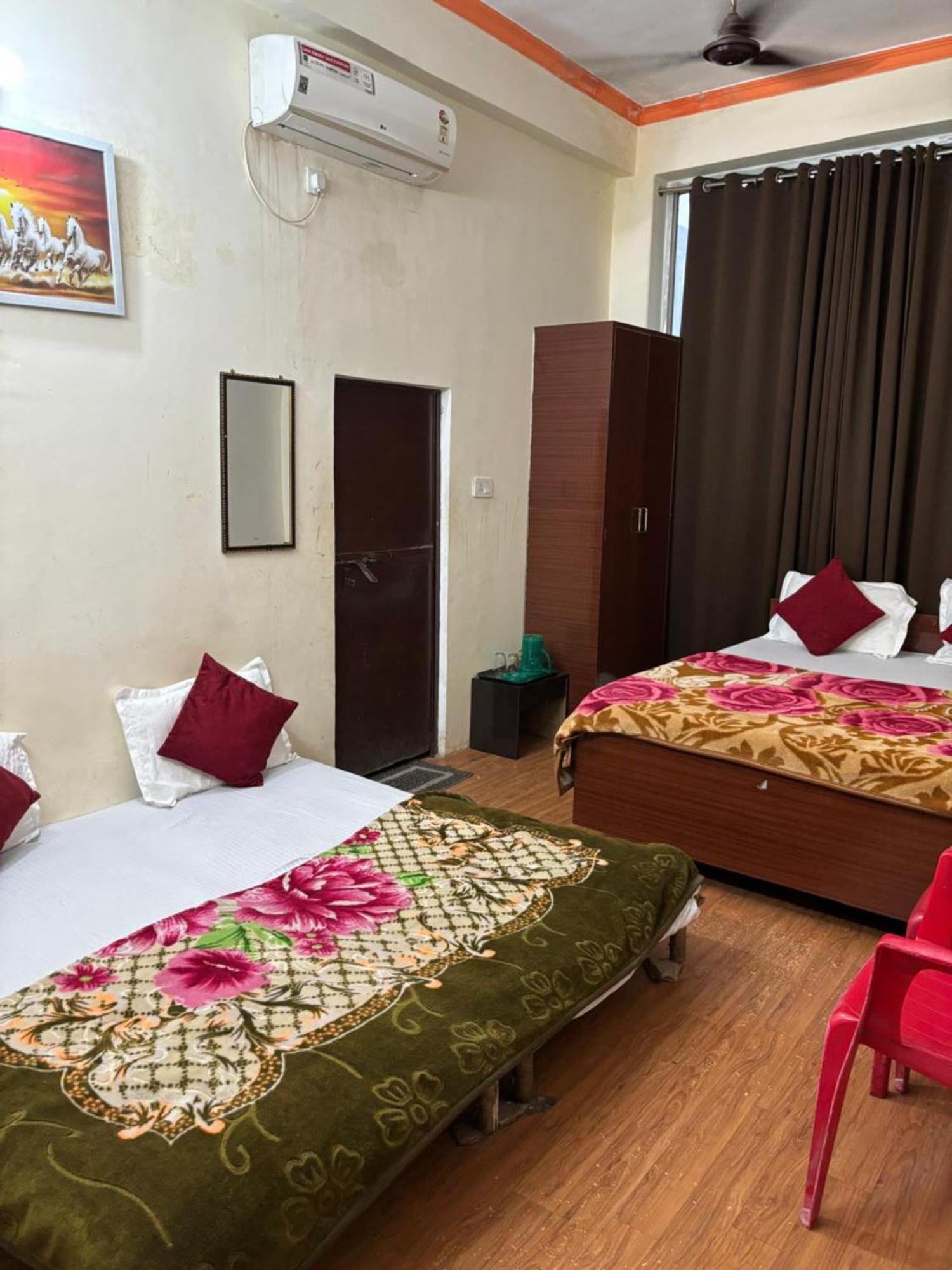 Goroomgo Varanasi Paradise Varanasi - Parking & Restaurant Available - Perfect Location And Comfortable Room 외부 사진