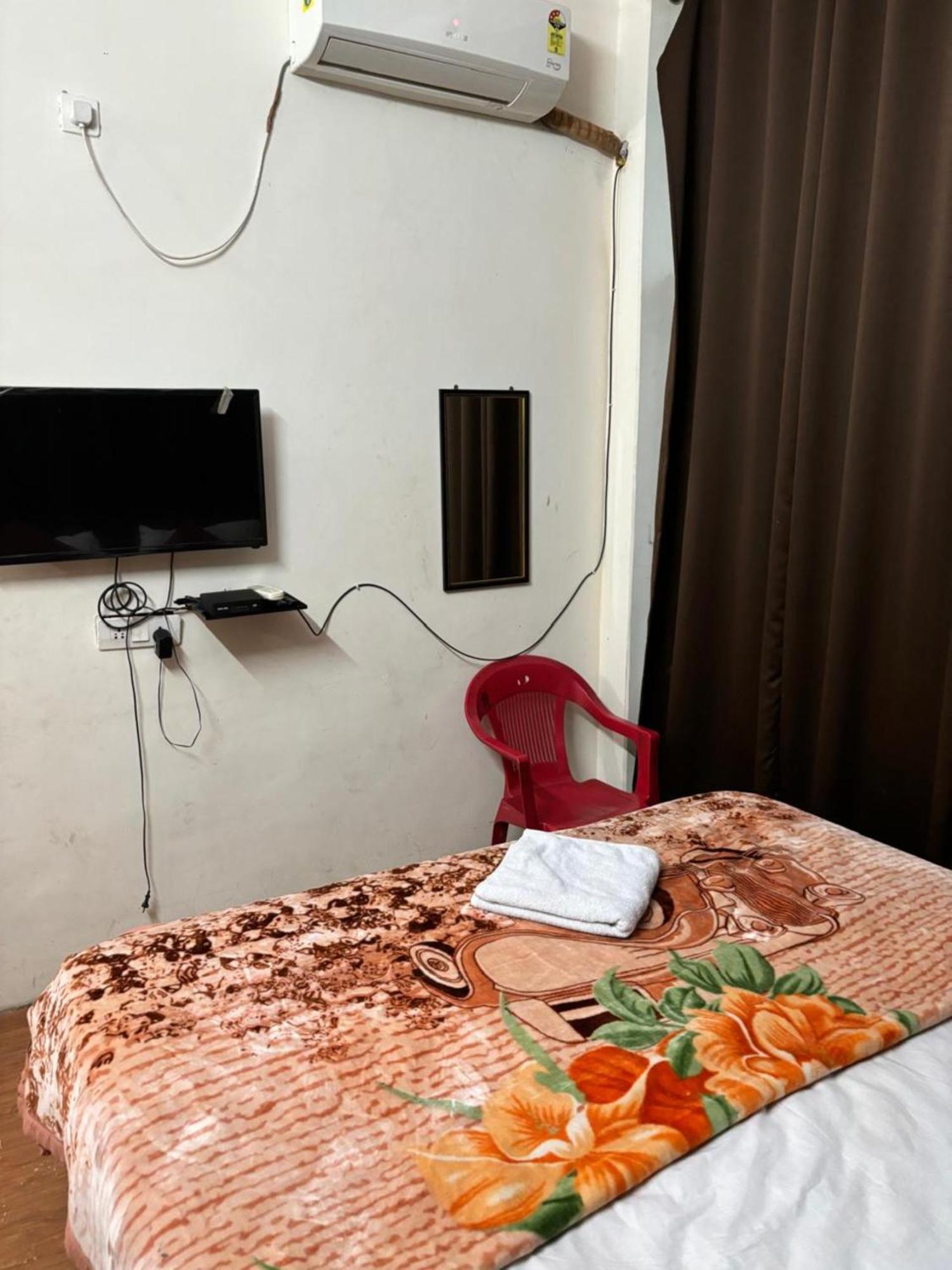 Goroomgo Varanasi Paradise Varanasi - Parking & Restaurant Available - Perfect Location And Comfortable Room 외부 사진