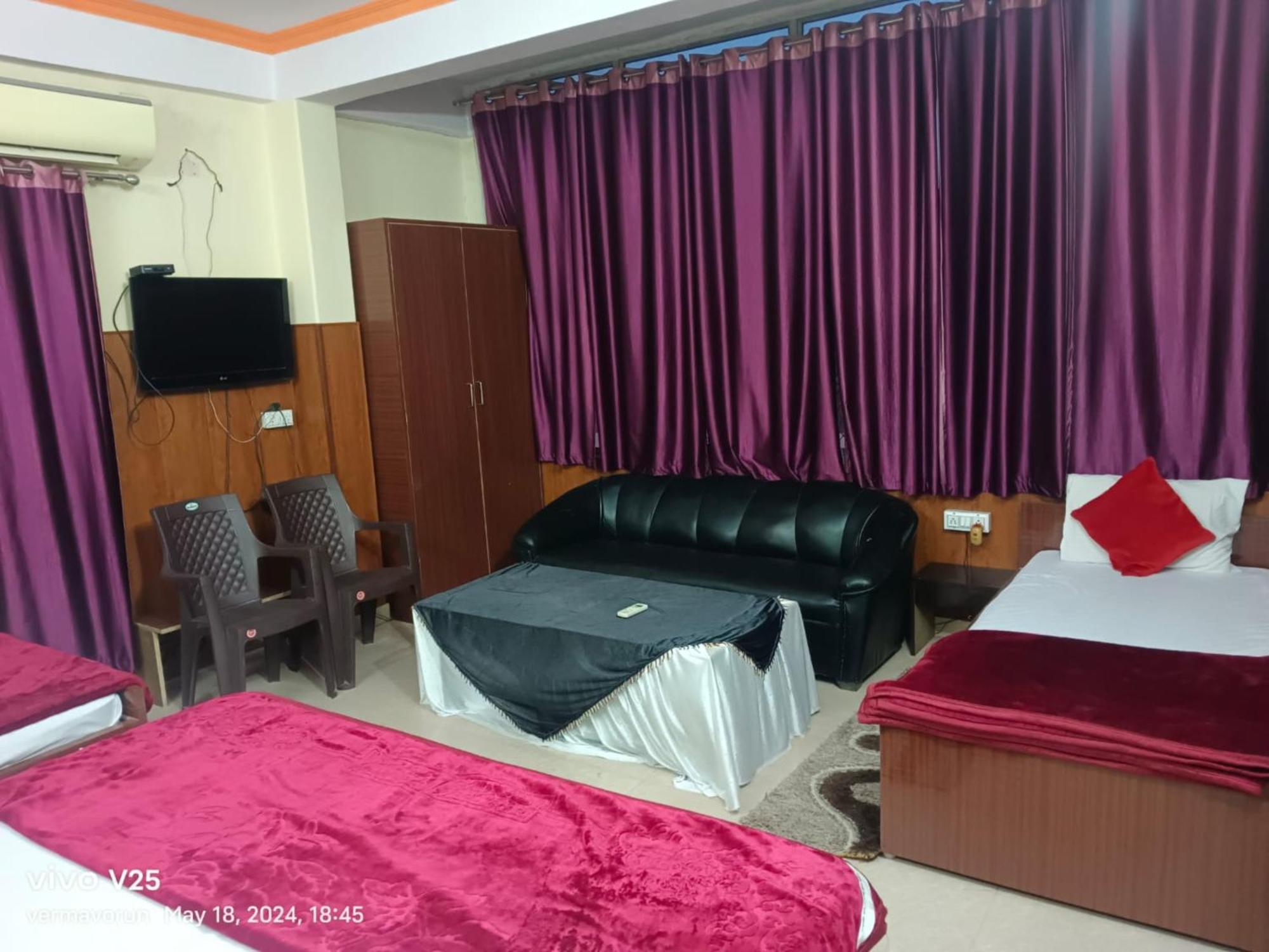 Goroomgo Varanasi Paradise Varanasi - Parking & Restaurant Available - Perfect Location And Comfortable Room 외부 사진