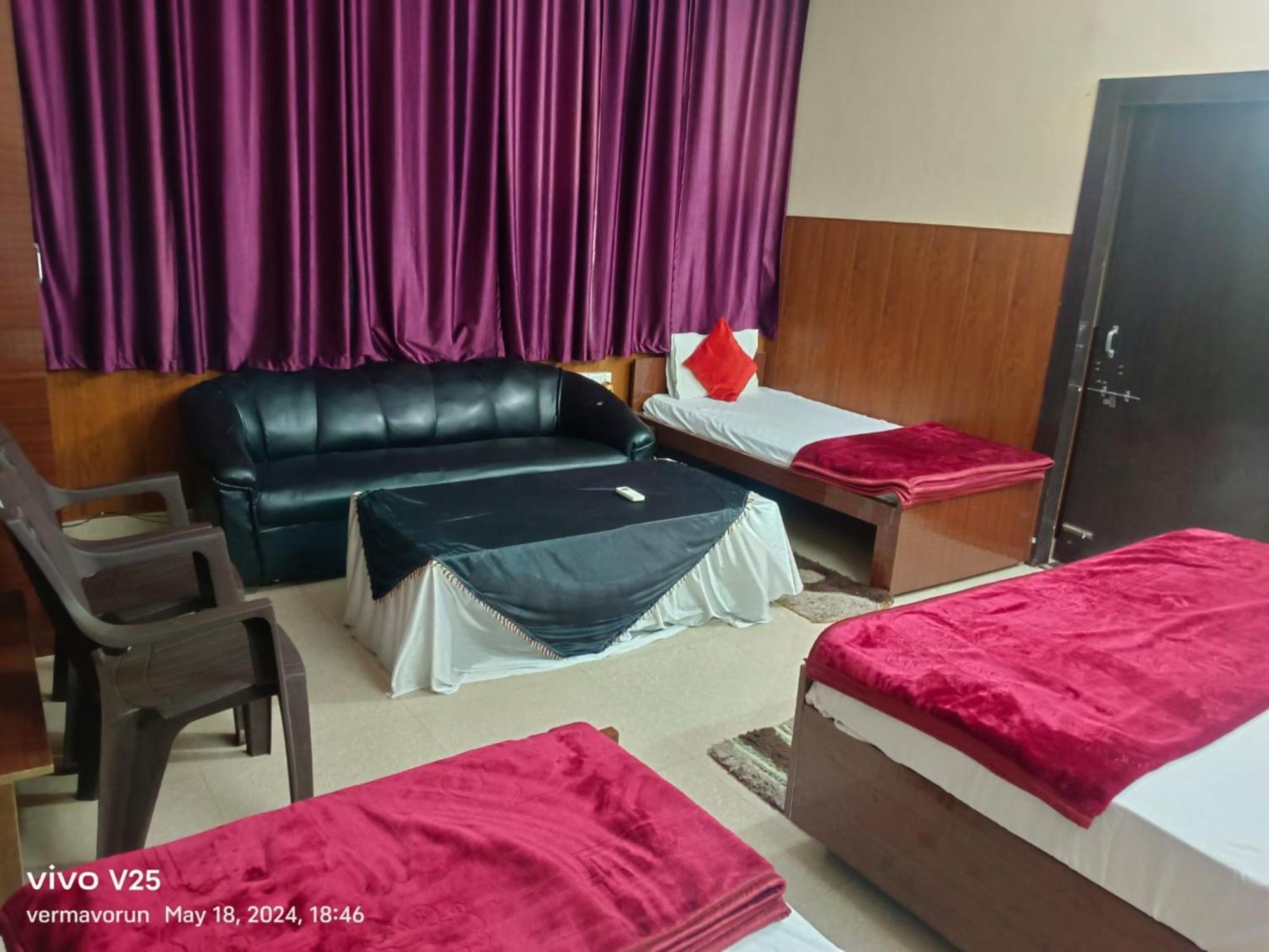 Goroomgo Varanasi Paradise Varanasi - Parking & Restaurant Available - Perfect Location And Comfortable Room 외부 사진