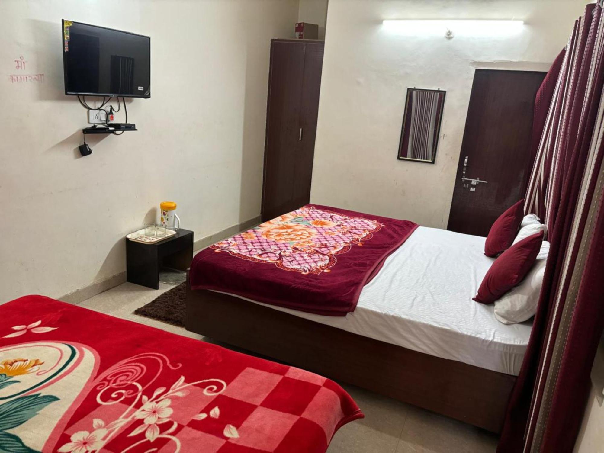 Goroomgo Varanasi Paradise Varanasi - Parking & Restaurant Available - Perfect Location And Comfortable Room 외부 사진